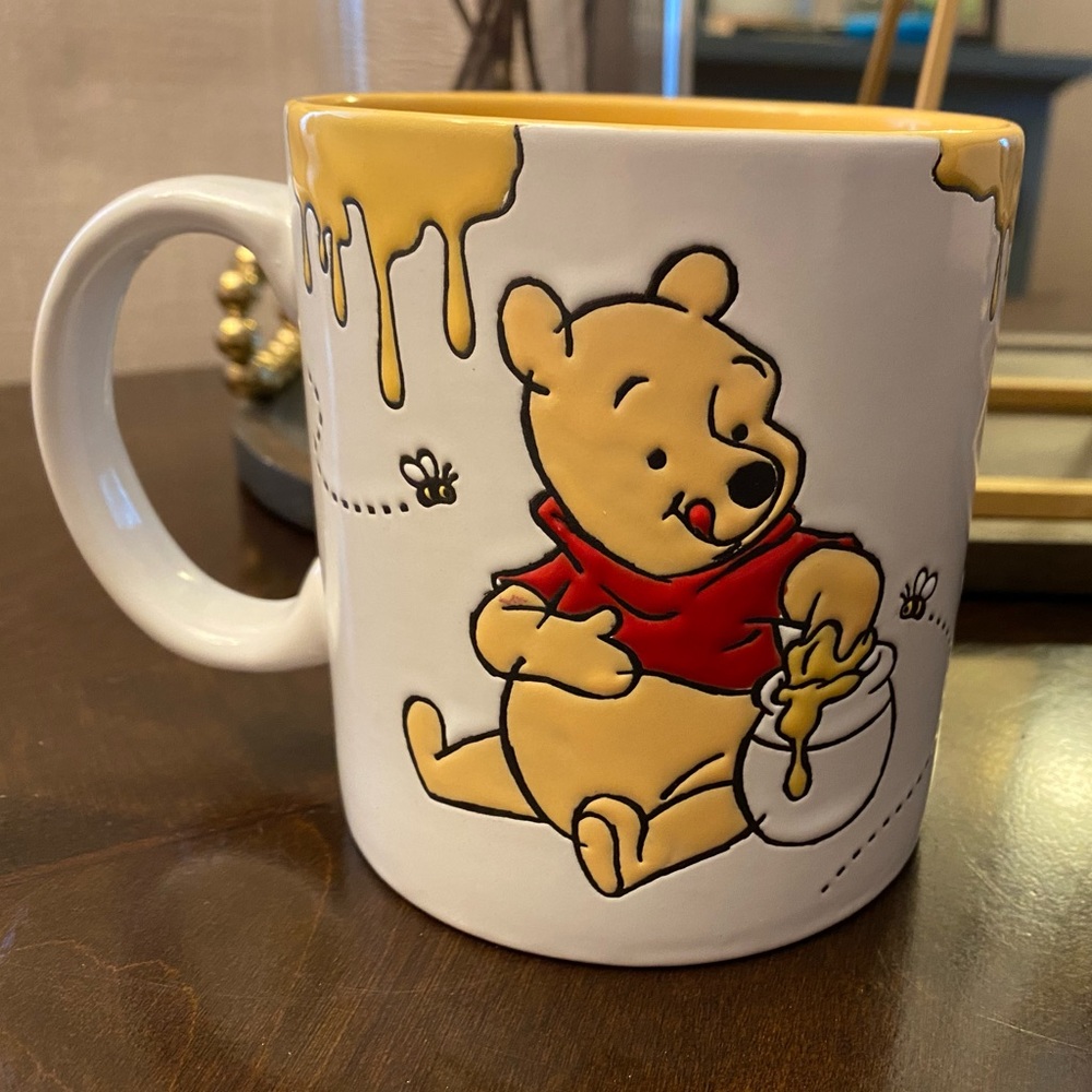 NEW Disney’s Winnie the Pooh with his honey pot Mug.